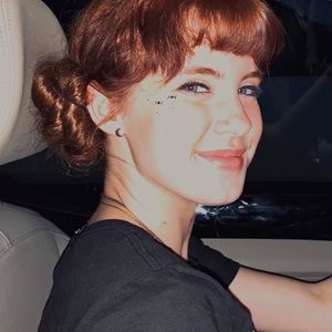 Meet your Posher, Caitlin